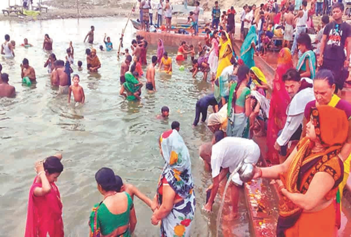 a dip in ganga on the occassion of ganga dushehara