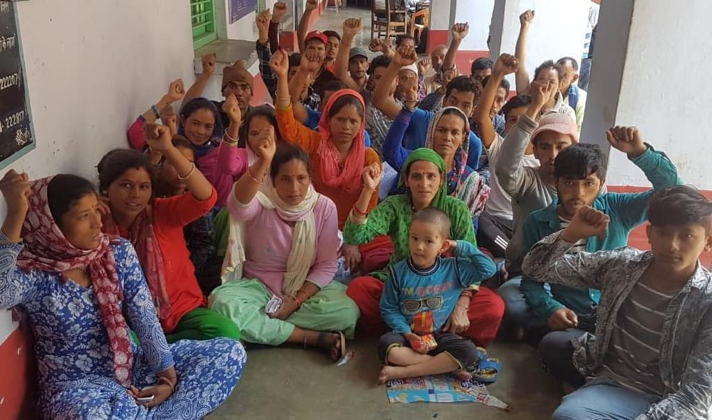 eople from Khimsuwa village, sitting on dhakail