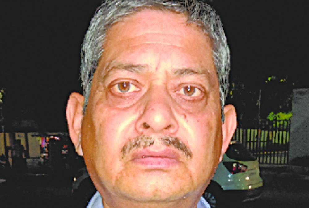 Badmash looted the engineer to tell himself cbi officer