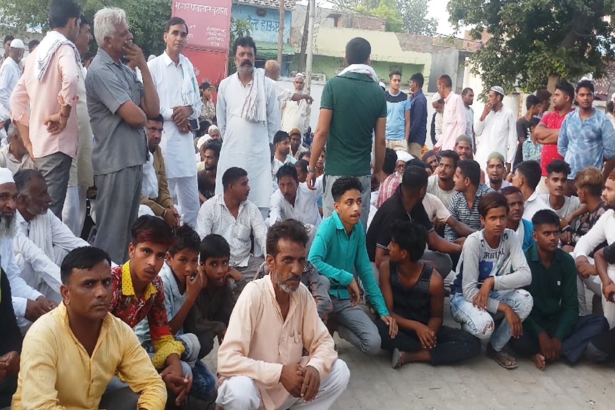 Attack on police team while reach to arrest the badmash in Muzaffarnagar