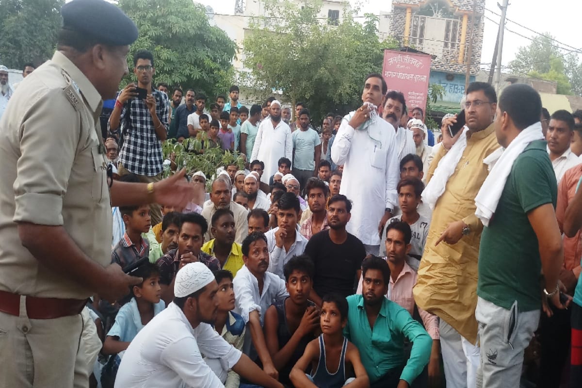 Attack on police team while reach to arrest the badmash in Muzaffarnagar