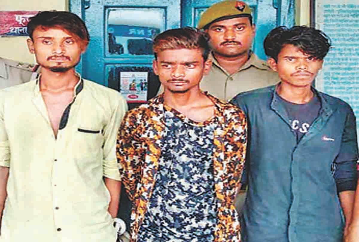 Police arrested inter district train loot group.