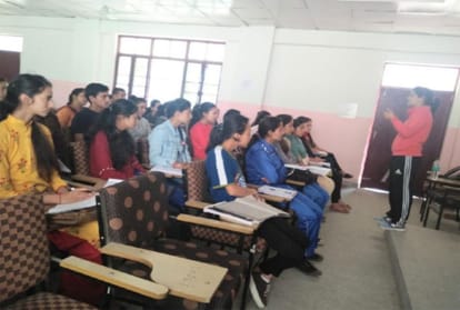 sp kullu shalini agnihotri giving free coaching to youths for Competitive exam