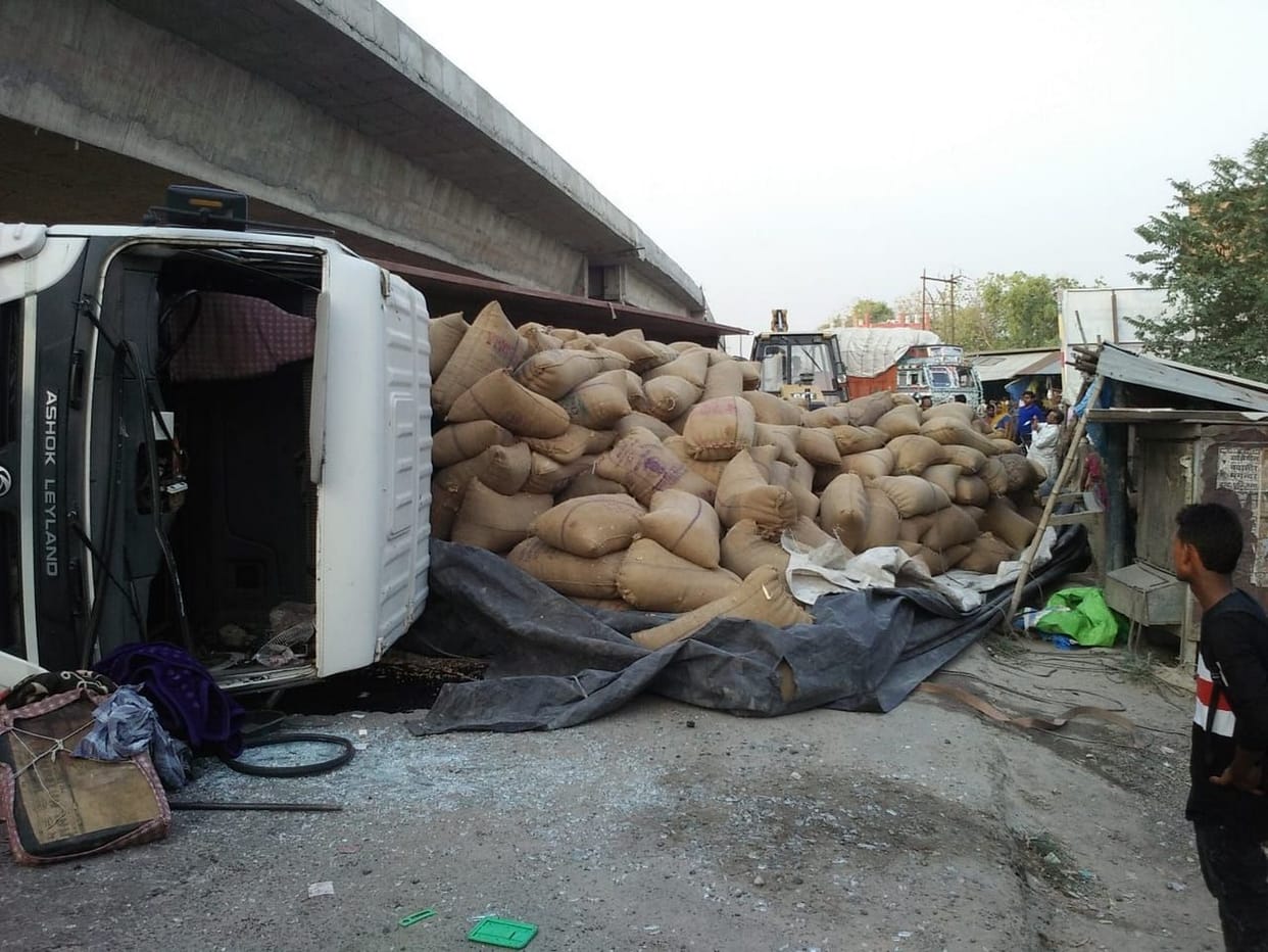 Uncontrolled trailer reflex near foothills over bridge