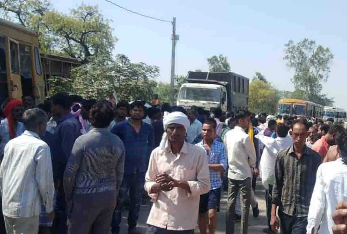 groom dies in road accident in front of bride