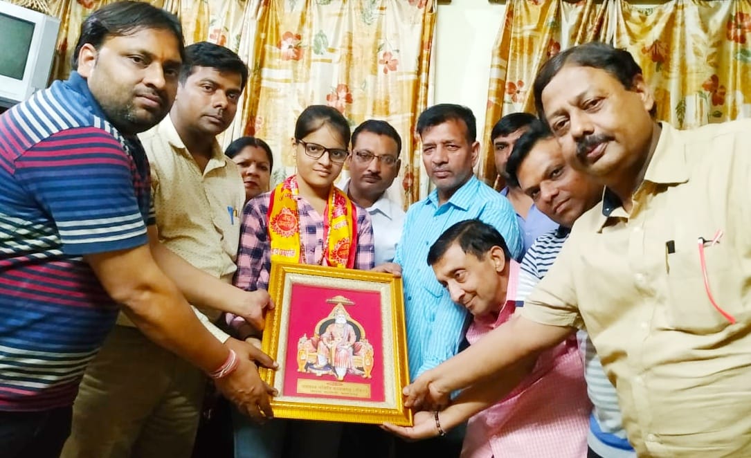 tanisha gets honour by agrawal samiti in faridabad