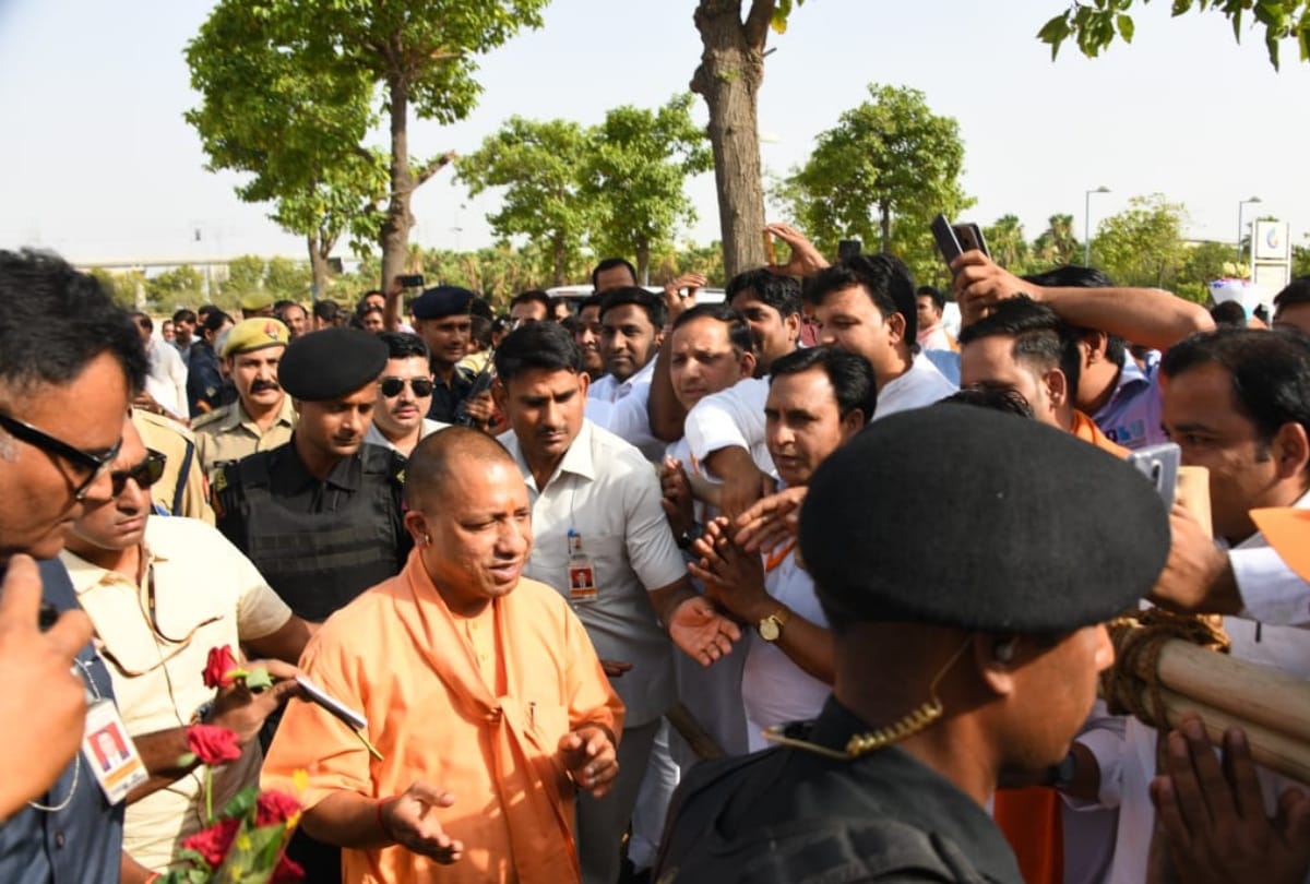 greater noida cm yogi review meeting of authorities shahberi buyers protest