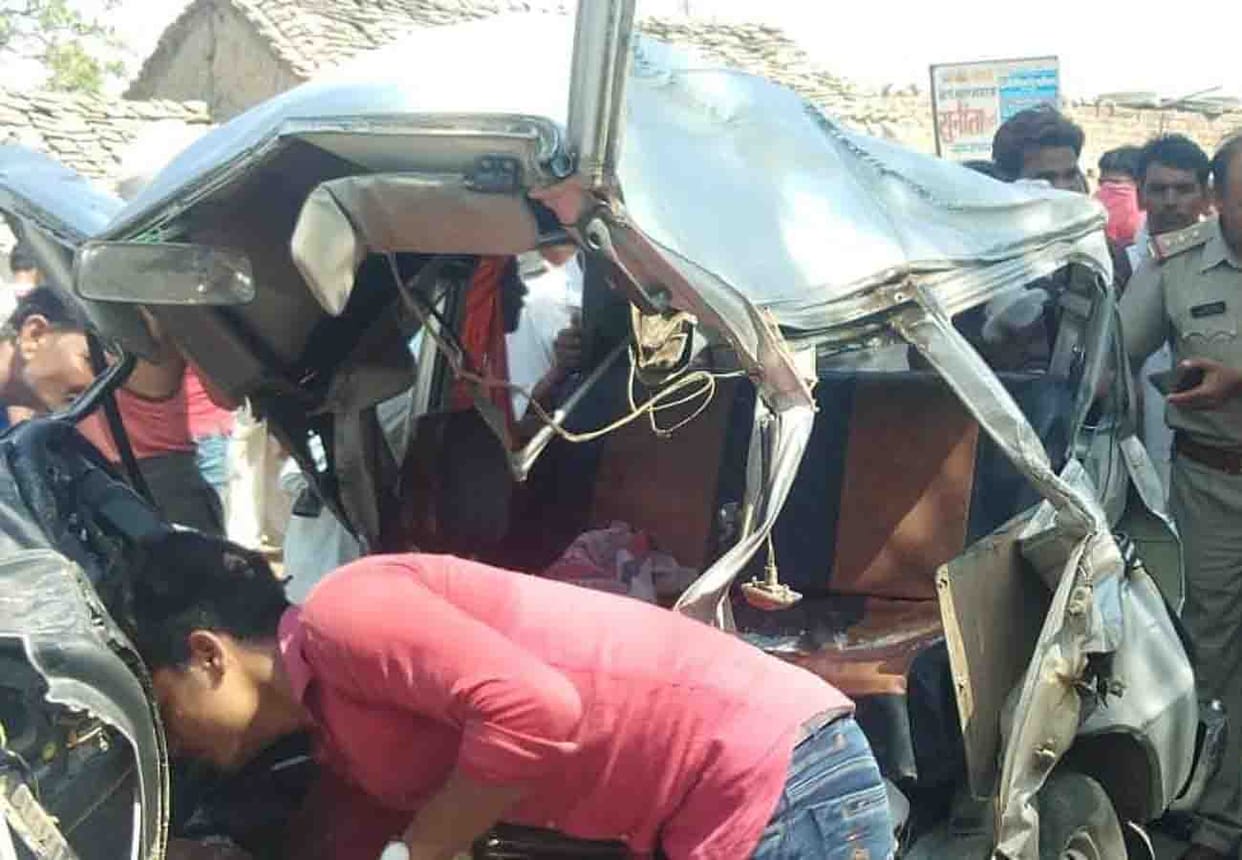 four died in raod accident in jalaun