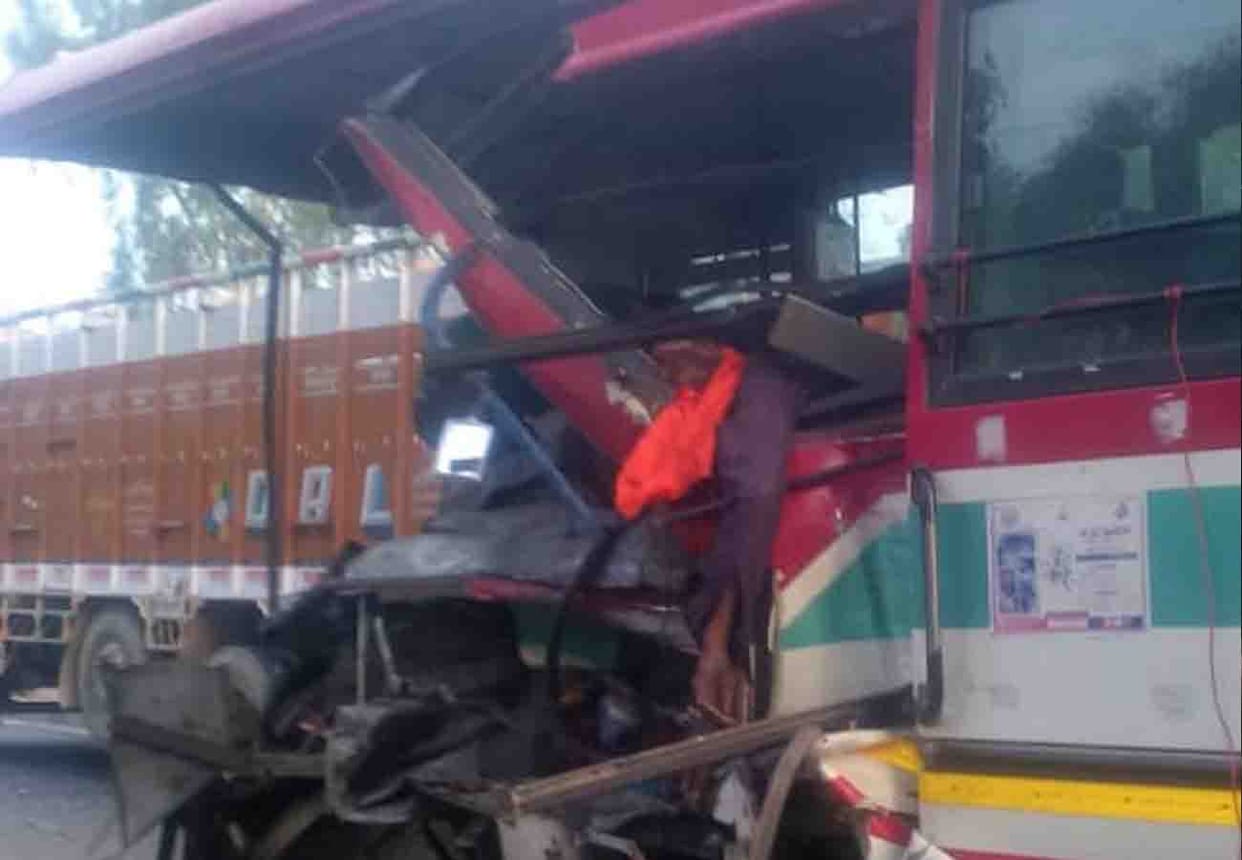 Roadway bus Collide truck two died