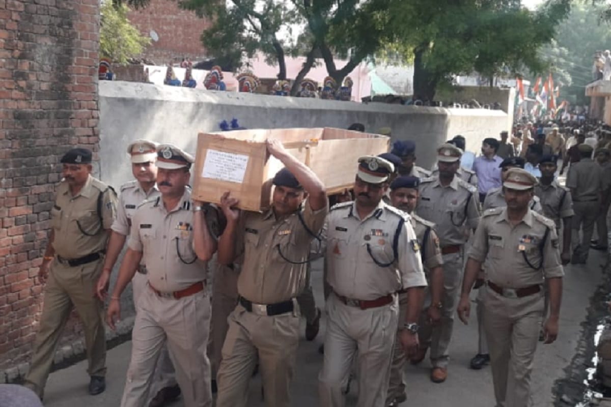Martyr Satendra's dead body has reached his village and now the funeral will be done