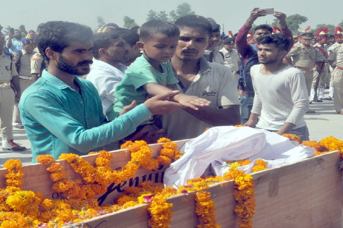 Martyr Satendra Kashyap was cremated remains in village of Shamli