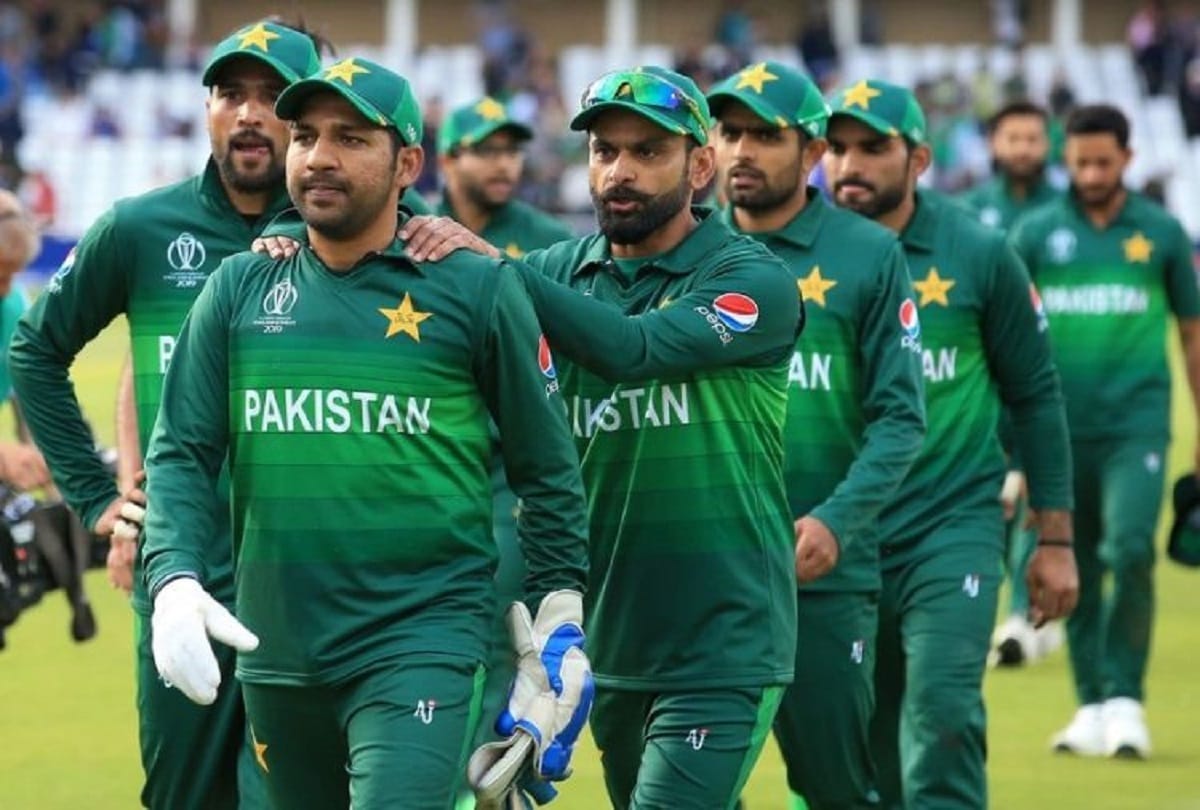 pakistan media says defeate to india due to unhappiness with captain sarfaraz ahmed