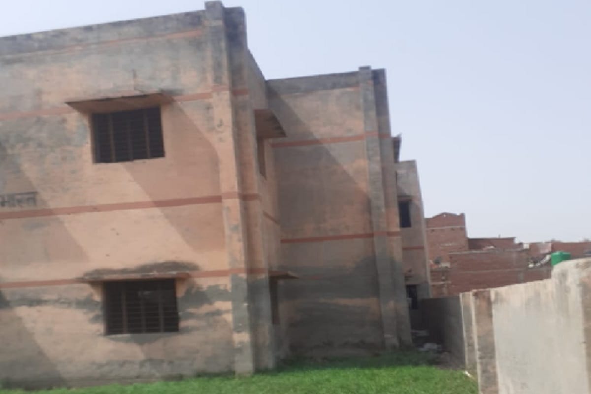 Meerut officials have scam in the building construction of BSUP at Uttar Pradesh