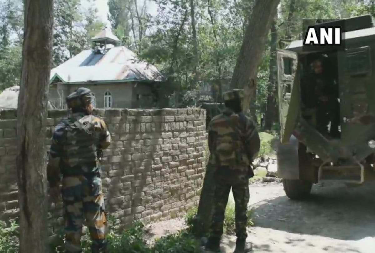 Jammu and kashmir Encounter between militants and security forces at Brobanduna of Pulwama