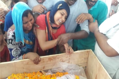 Martyr Satendra's dead body has reached his village and now the funeral will be done