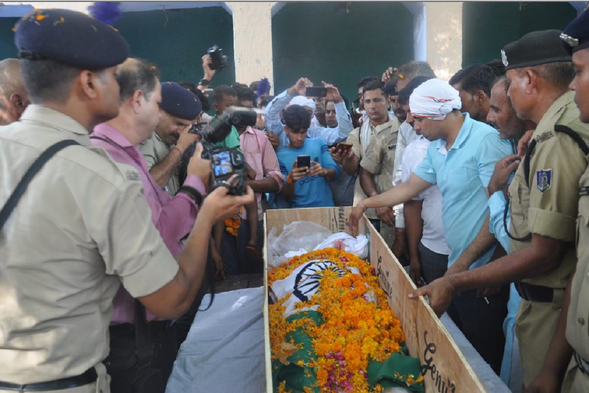 Anantnag terror attack: Martyr Satendra was cremated in village of Shamli