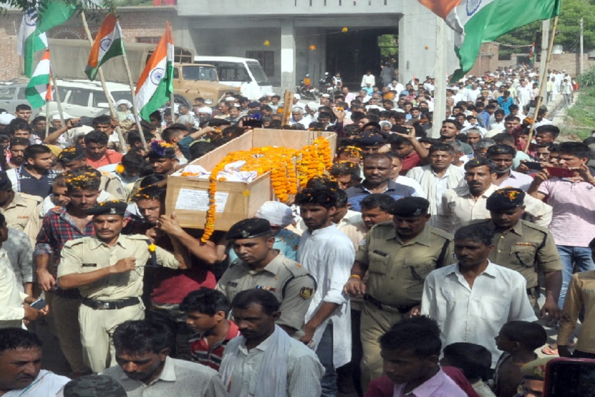 Anantnag terror attack: Martyr Satendra was cremated in village of Shamli