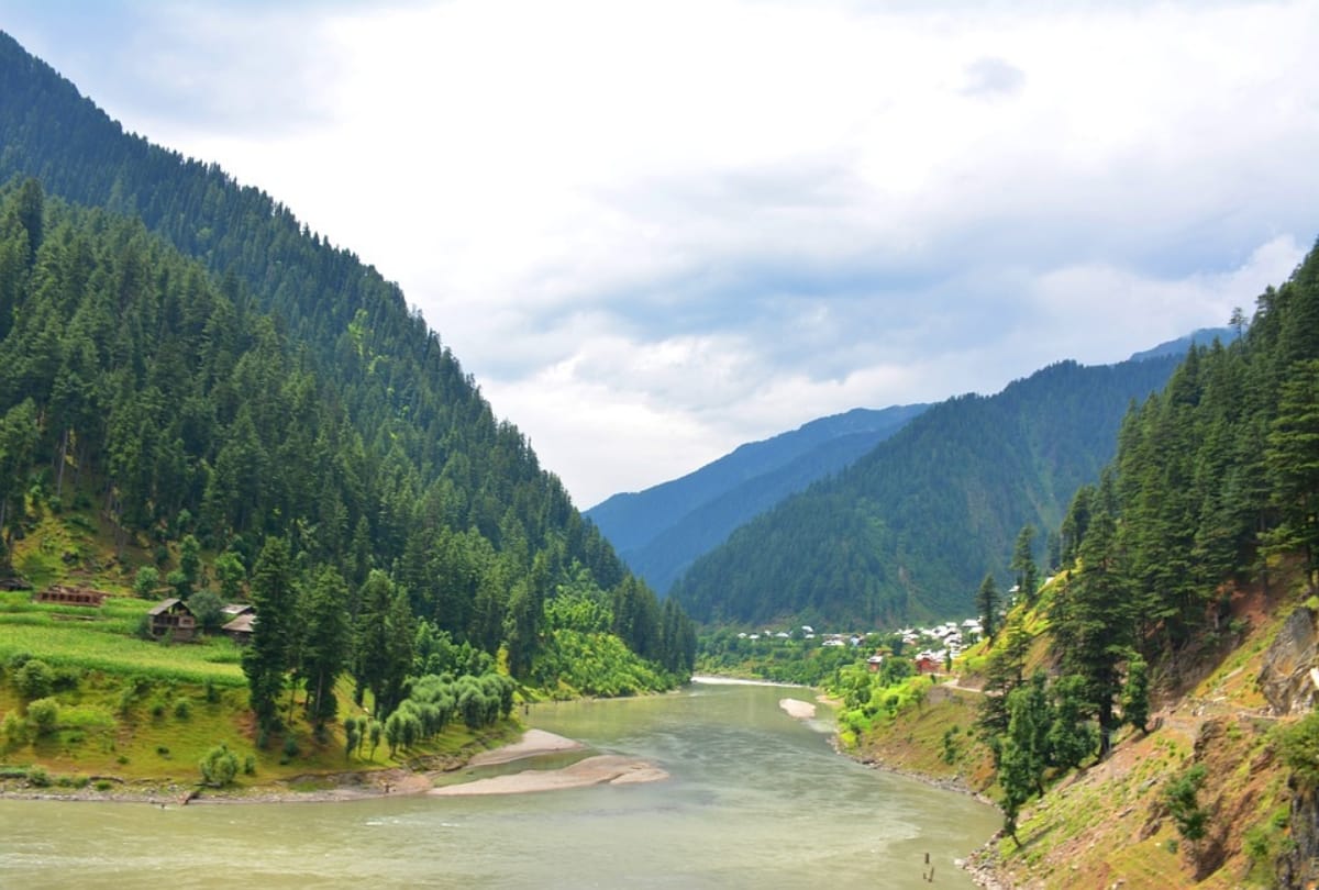 stay away from crowded places visit best offbeat hill station in India