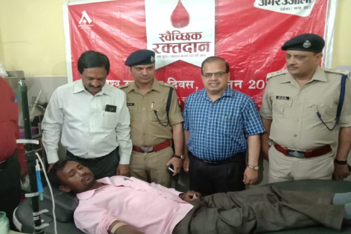 World Blood Donor Day 2019: Large number of people are reaching the Amar Ujala blood donation camp