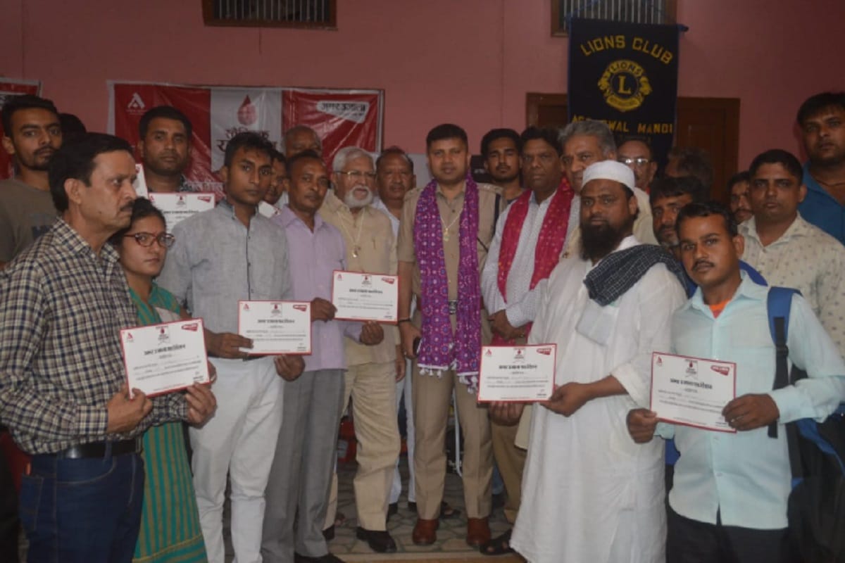 World Blood Donor Day 2019: Large number of people are reaching the Amar Ujala blood donation camp