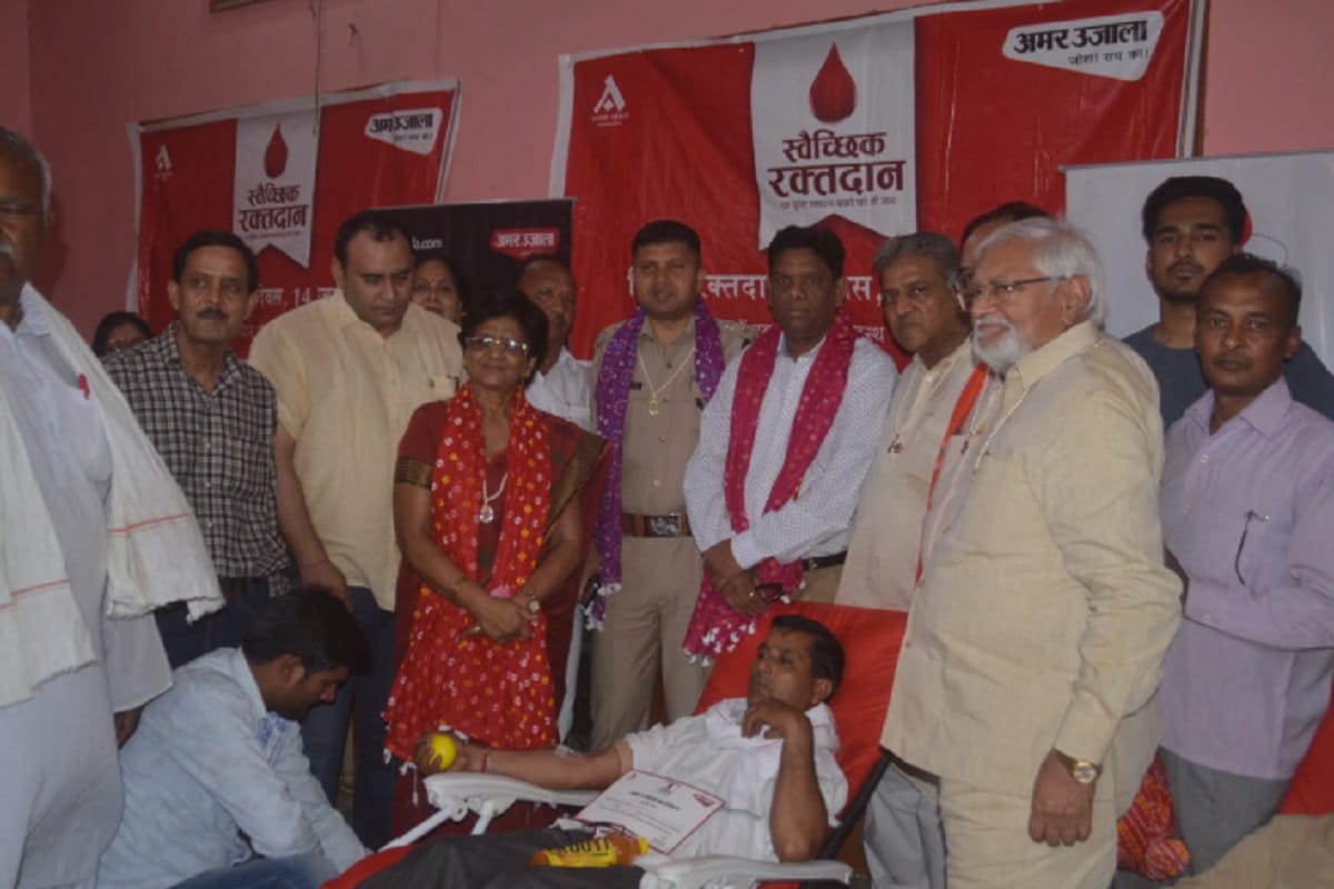 World Blood Donor Day 2019: Large number of people are reaching the Amar Ujala blood donation camp