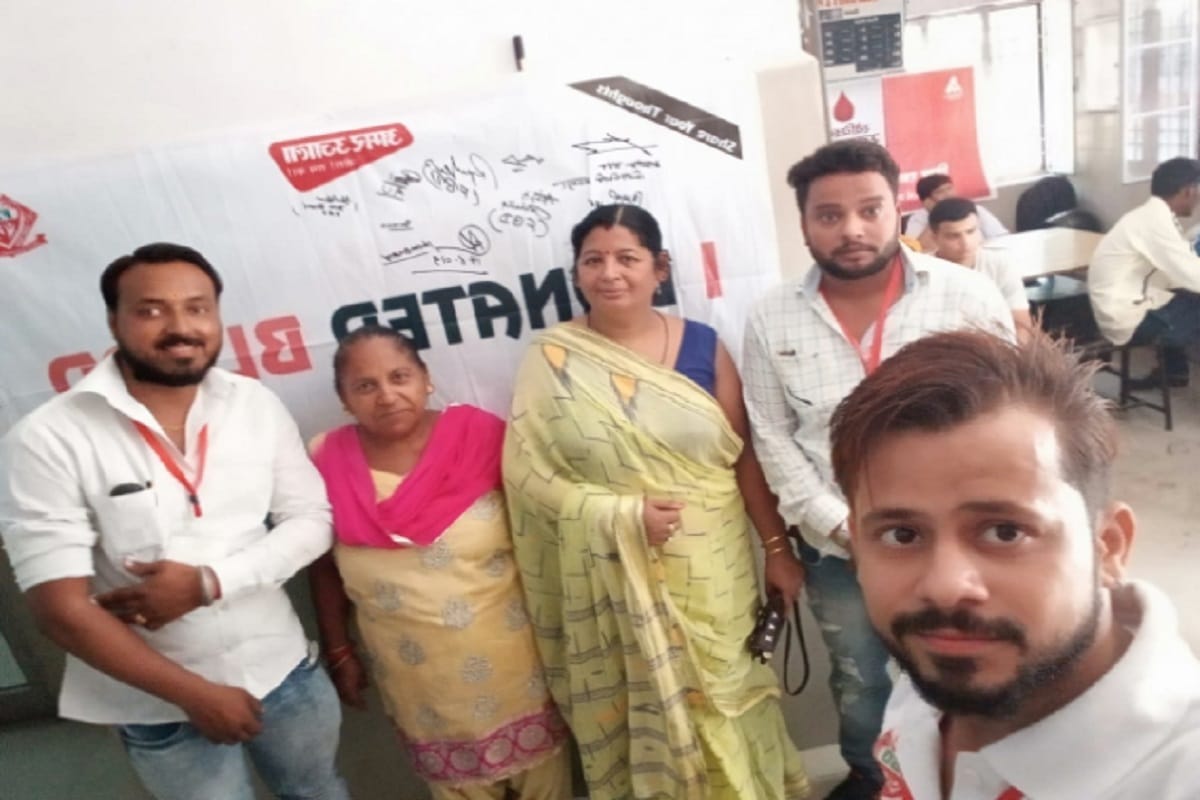 World Blood Donor Day 2019: Large number of people are reaching the Amar Ujala blood donation camp