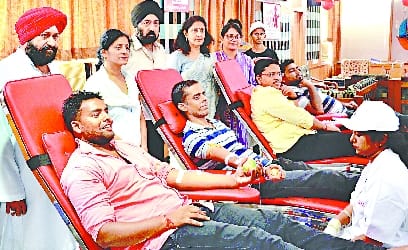 आईएमए के रक्तदान शिविर में 203 लोगों ने किया रक्तदान