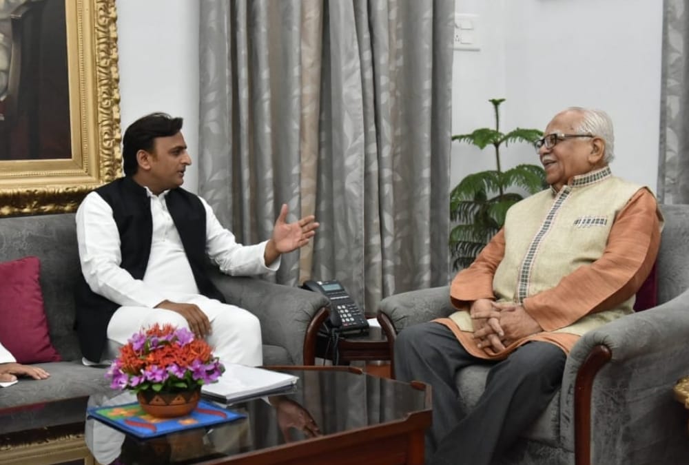 Akhilesh Yadav meets to Governor Ram Naik over law and order issue.