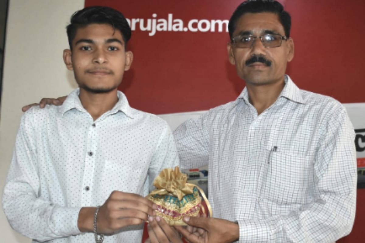Jeet singh from Meerut became the winner of Amar Ujala Khabar khazana contest today