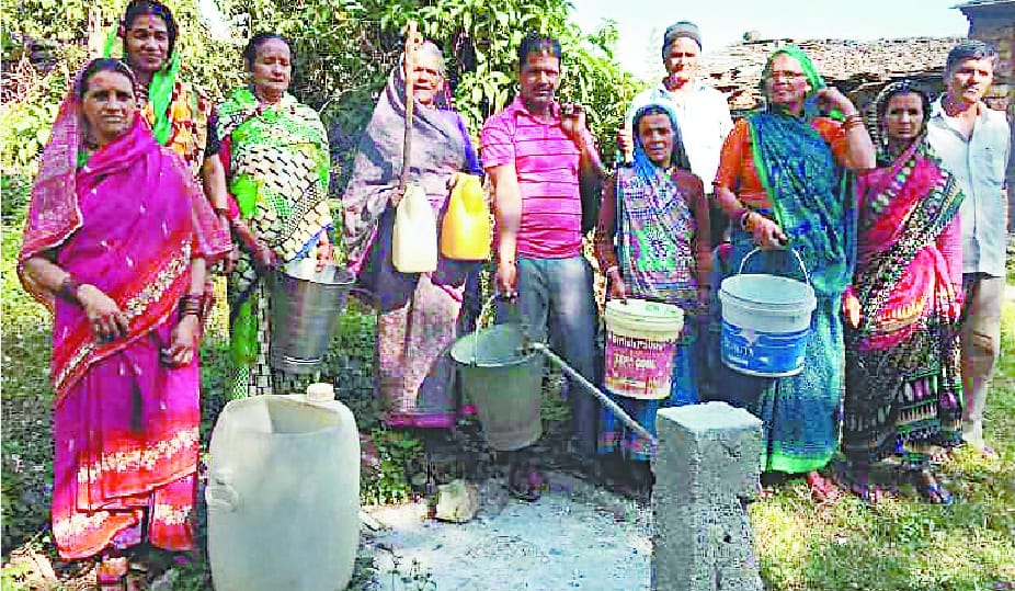 Villagers protested with utensiles