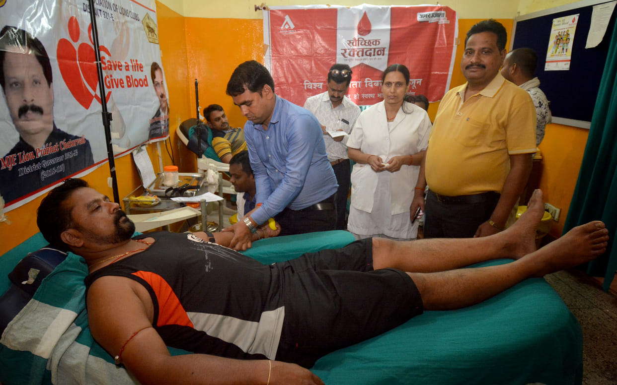 Blood donation showed excitement in Prayagraj, women became Mahadani