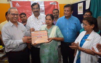 Blood donation showed excitement in Prayagraj, women became Mahadani