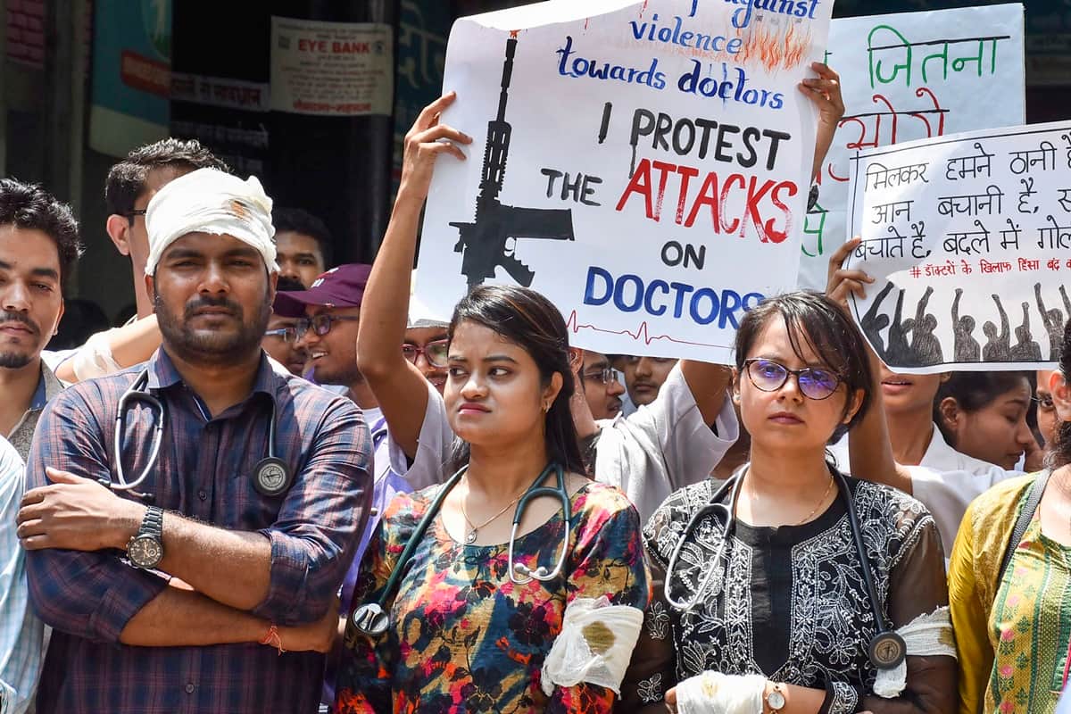 Doctors Strike Dangal girl Zaira Wasim support Doctors on social media