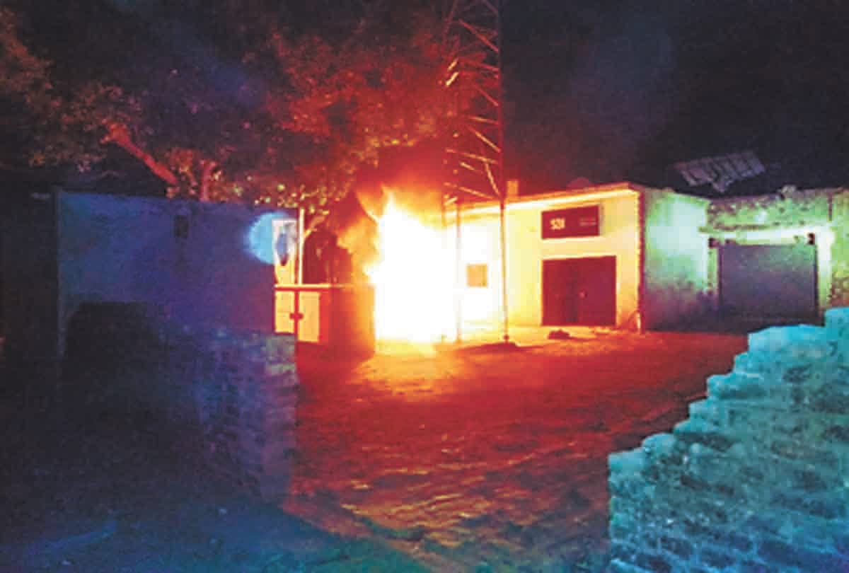 SBI fire in the ATM booth of Vidanpur, millions of ashes