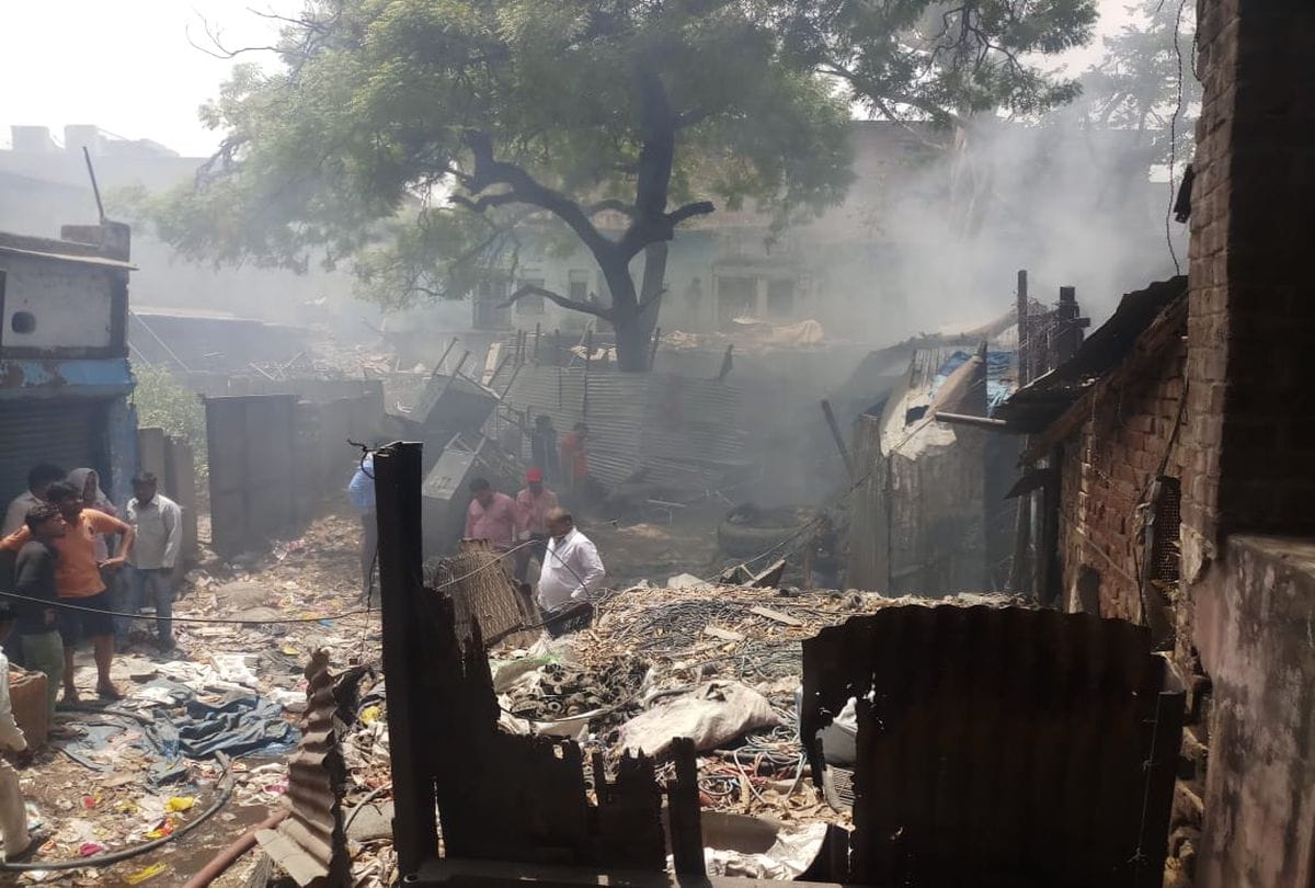 Massive fire in warehouse at chipitola latest news in hindi