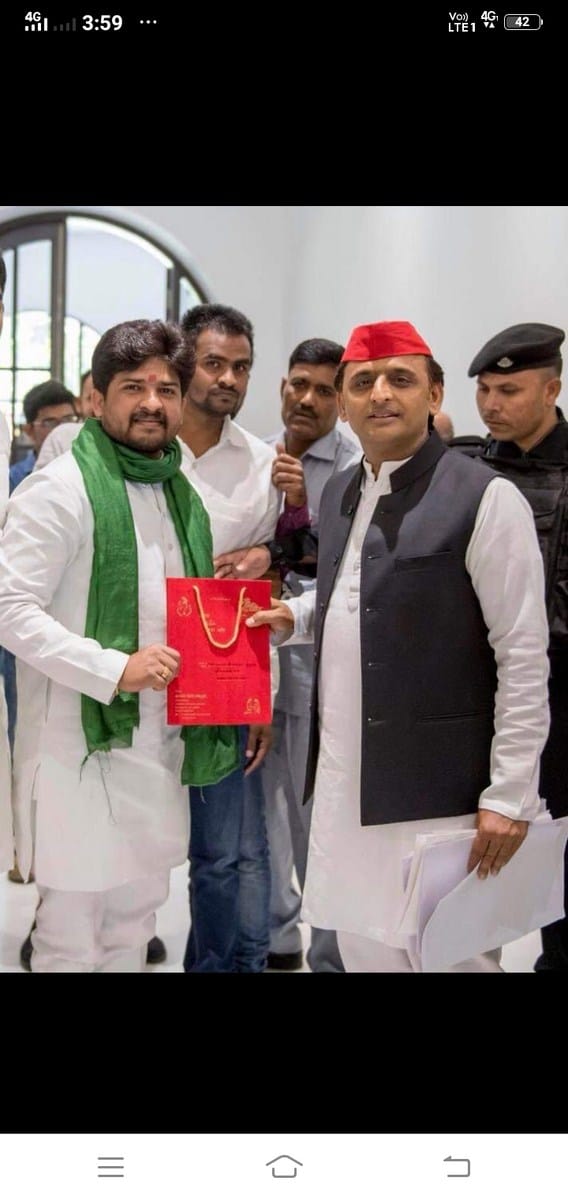 नौकरी के नाम पर सपा नेता ने की 20 लाख की ठगी