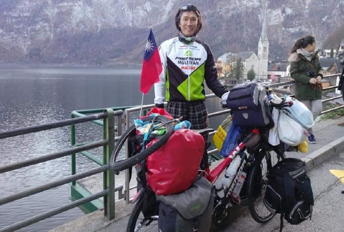 Taiwan man seeing the world by bicycle after quit his job Four years ago