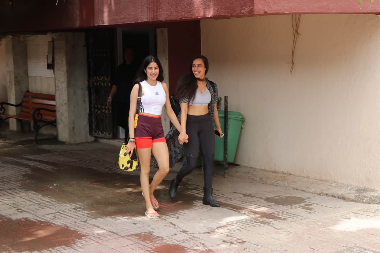 janhvi kapoor spotted out of gym with Namrata Purohit