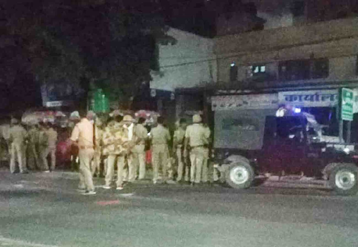 firing after two sides dispute in hardoi, three people injured