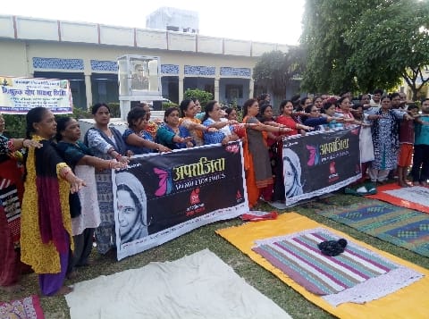 स्वस्थ और तनाव मुक्त जीवन के लिए महिलाएं अपनाएं योग
