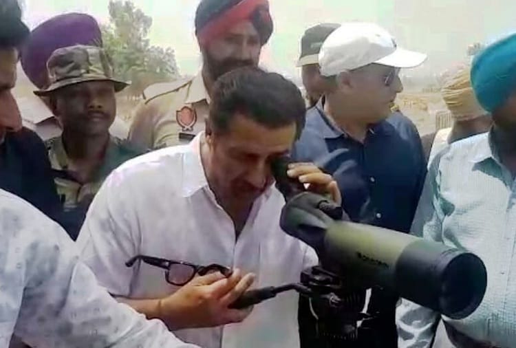 BJP MP Sunny Deol on Zero Line in Dera Baba Nanak to see Kartarpur Corridor