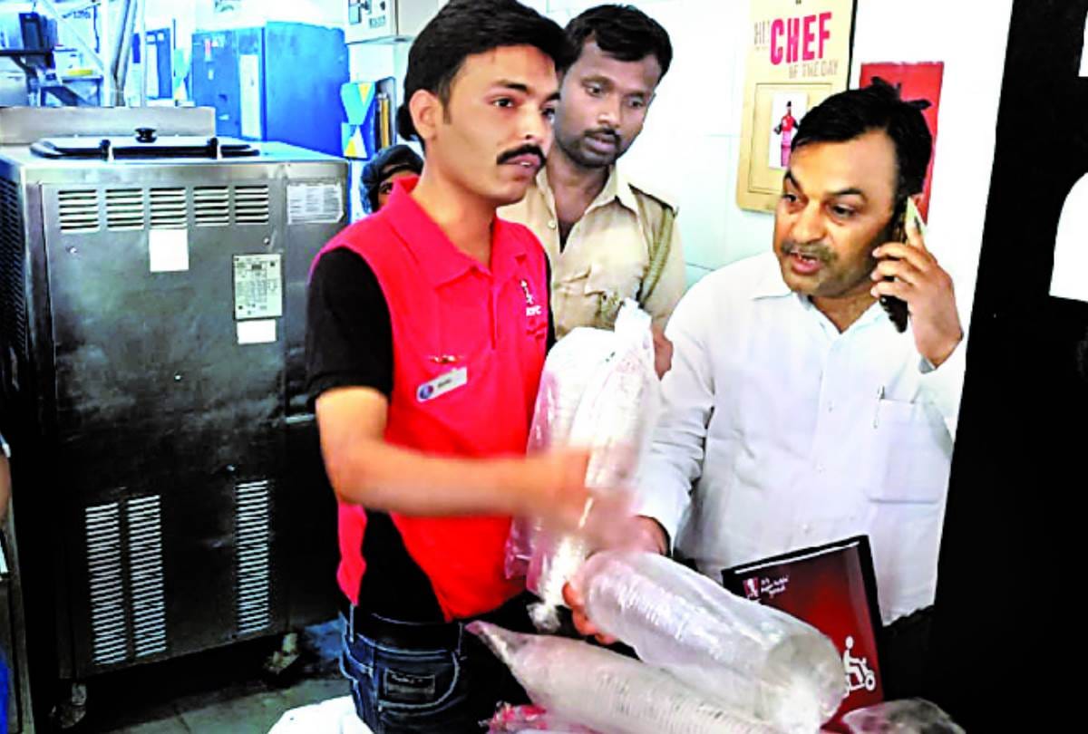 nagar nigam team raid on sahara ganj mall in lucknow