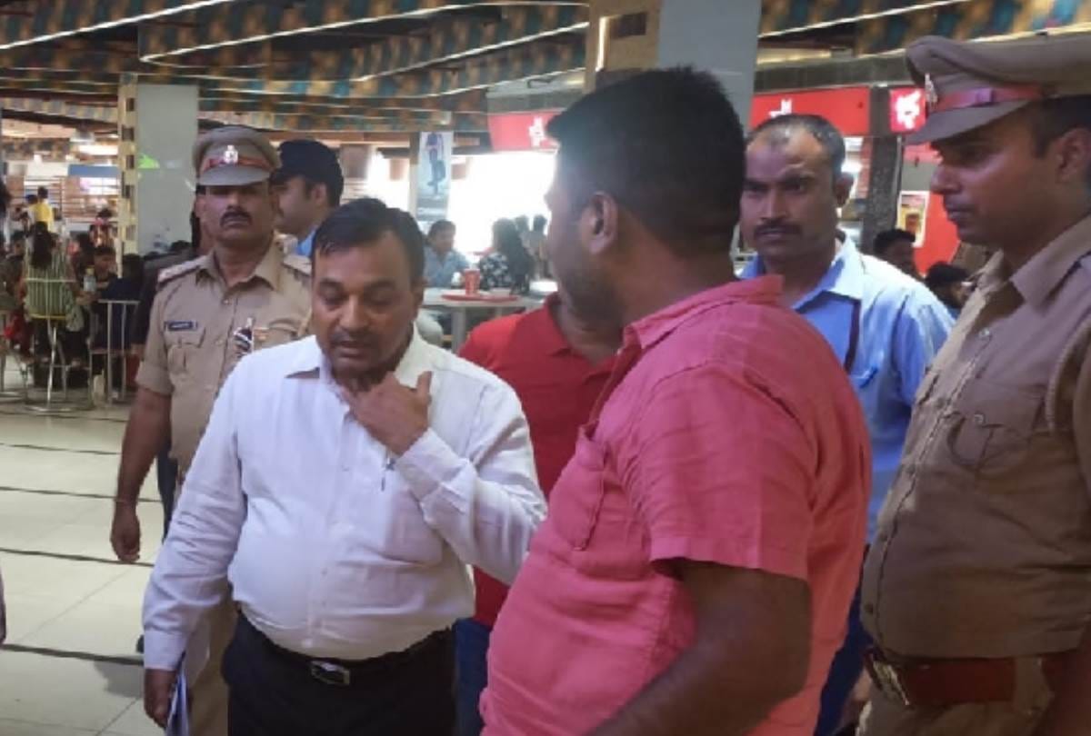 nagar nigam team raid on sahara ganj mall in lucknow