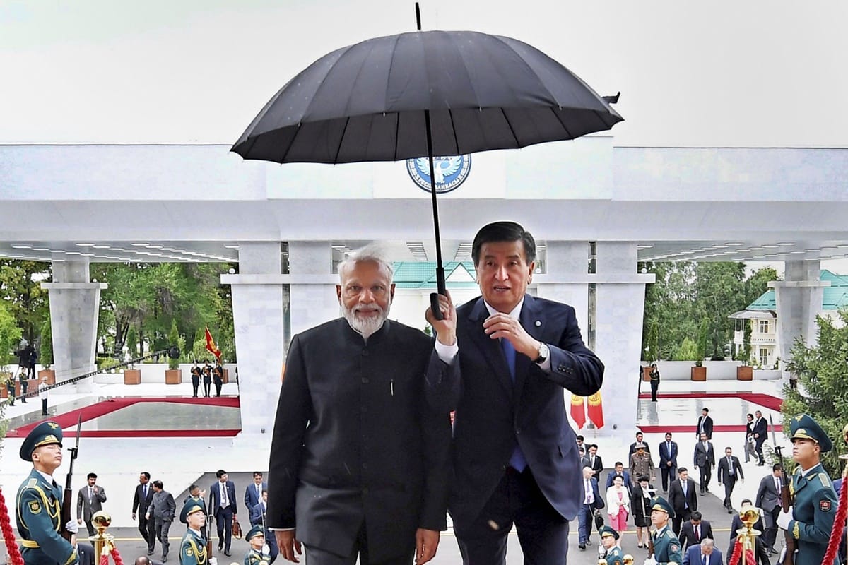 PM Modi left humbled by presidents of two nations as they personally hold umbrella for him
