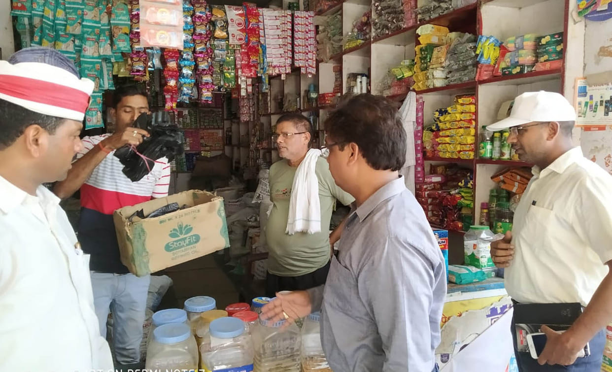 पॉलिथीन मिलने पर साढ़े बाईस हजार वसूले