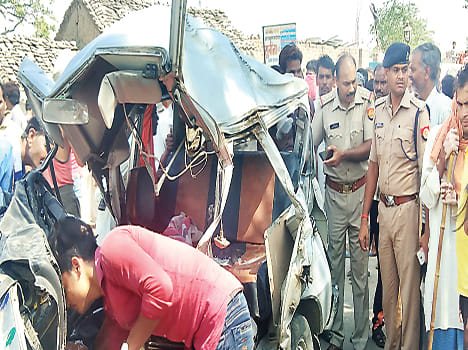 Four killed, including groom by dumper collision