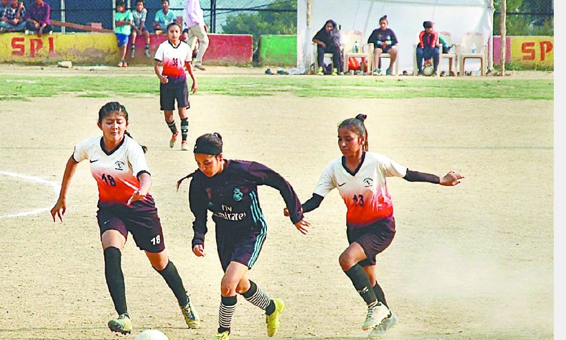 haldvaanee ne jeetee praadeshik mahila phutabaal pratiyogita