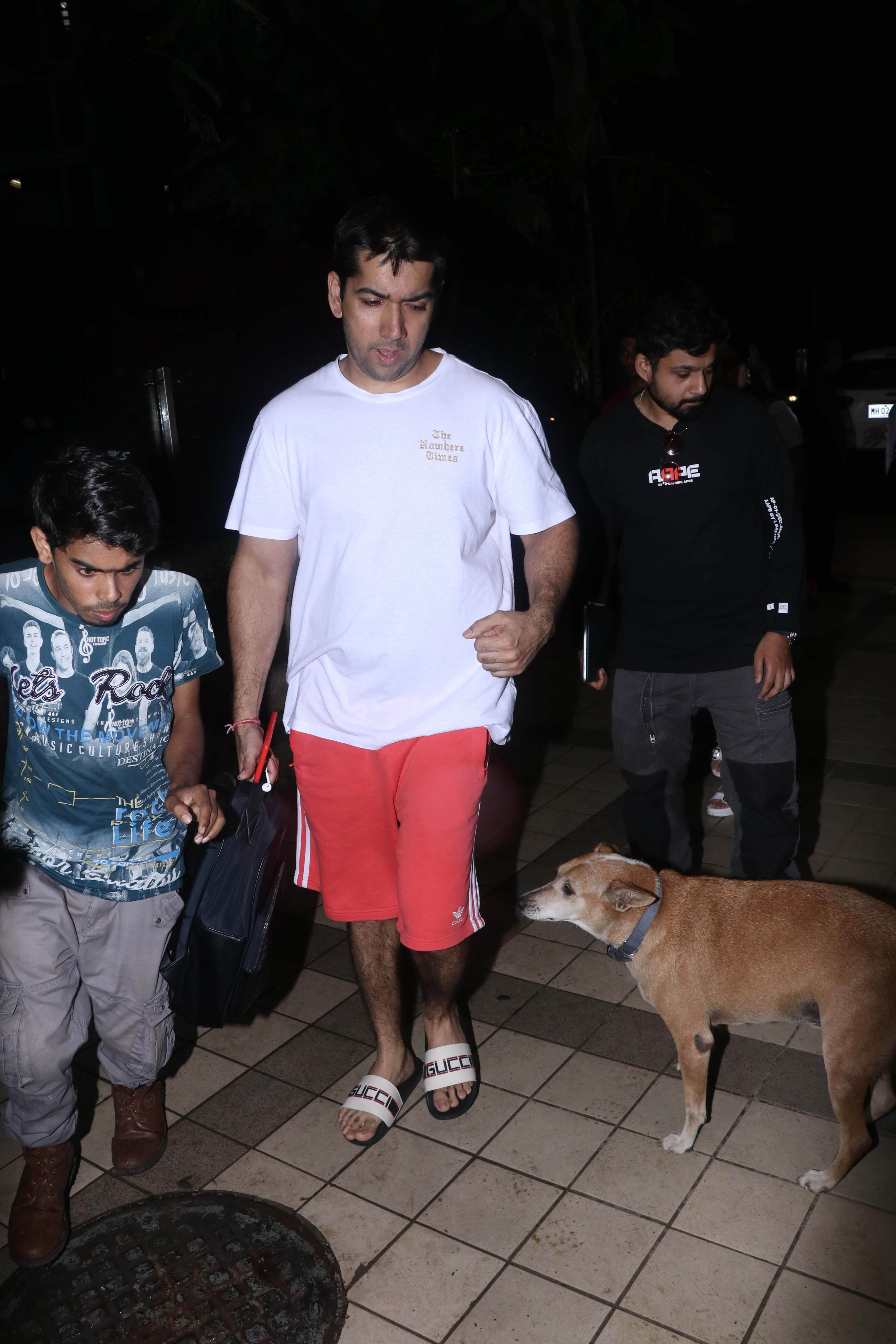 Varun Dhawan spotted with girlfriend Natasha Dalal and brother Rohit Dhawan at David Dhawan office