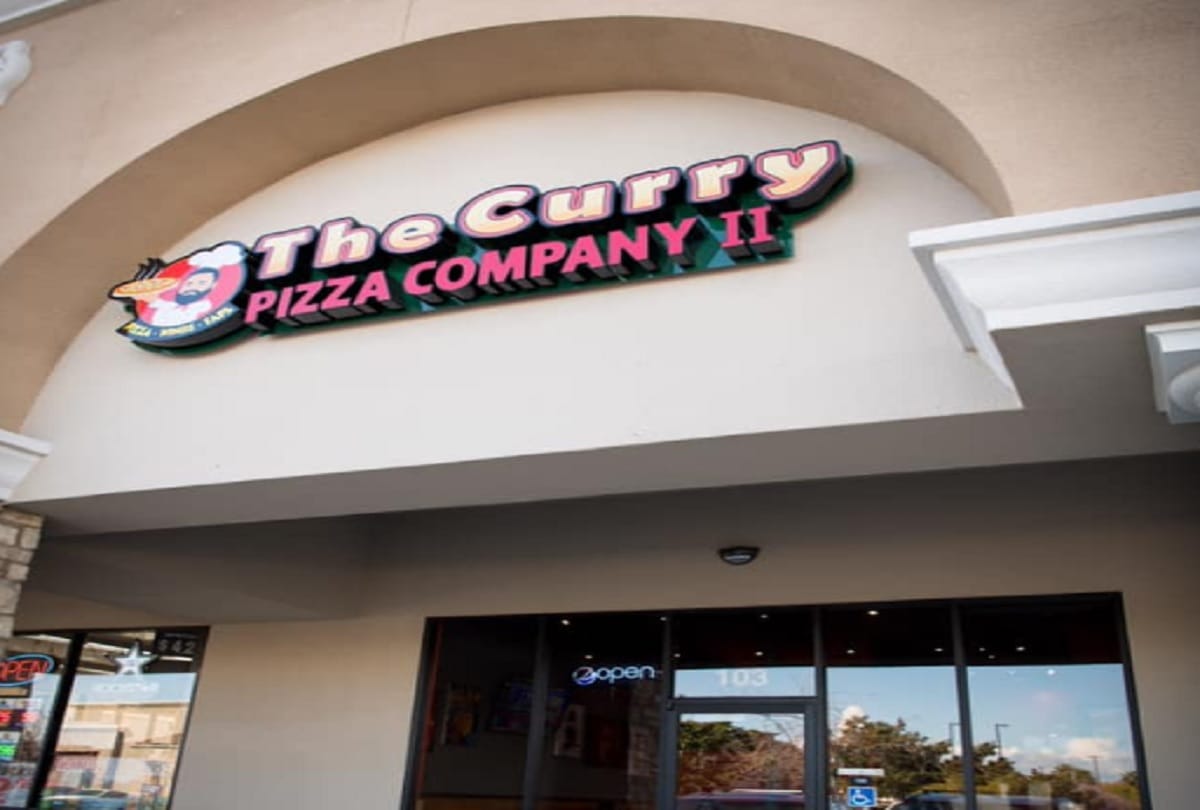Restaurant Offers Free Pizza to Customers who agree to have their smartphones locked up