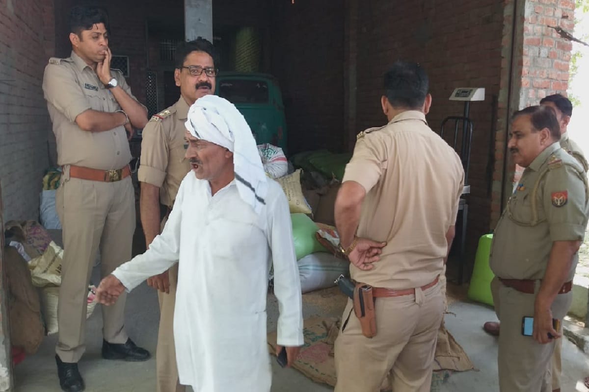 Crooks looted fifty five thousand to businessman in Muzaffarnagar after IG left from city